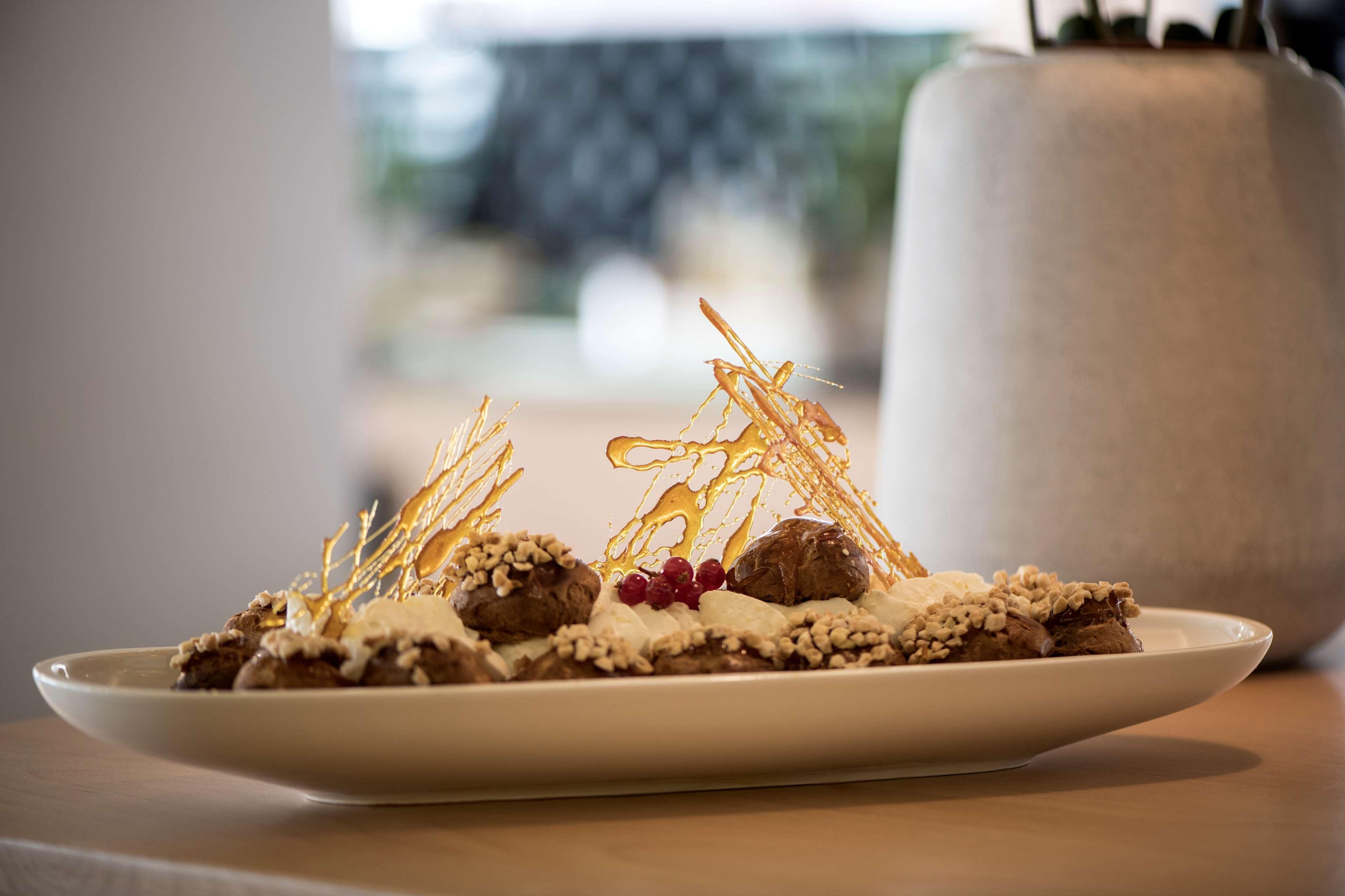 Radisson Blu Hotel, Beirut Verdun Luaran gambar A Swedish dessert, Swedish meatballs with lingonberry jam