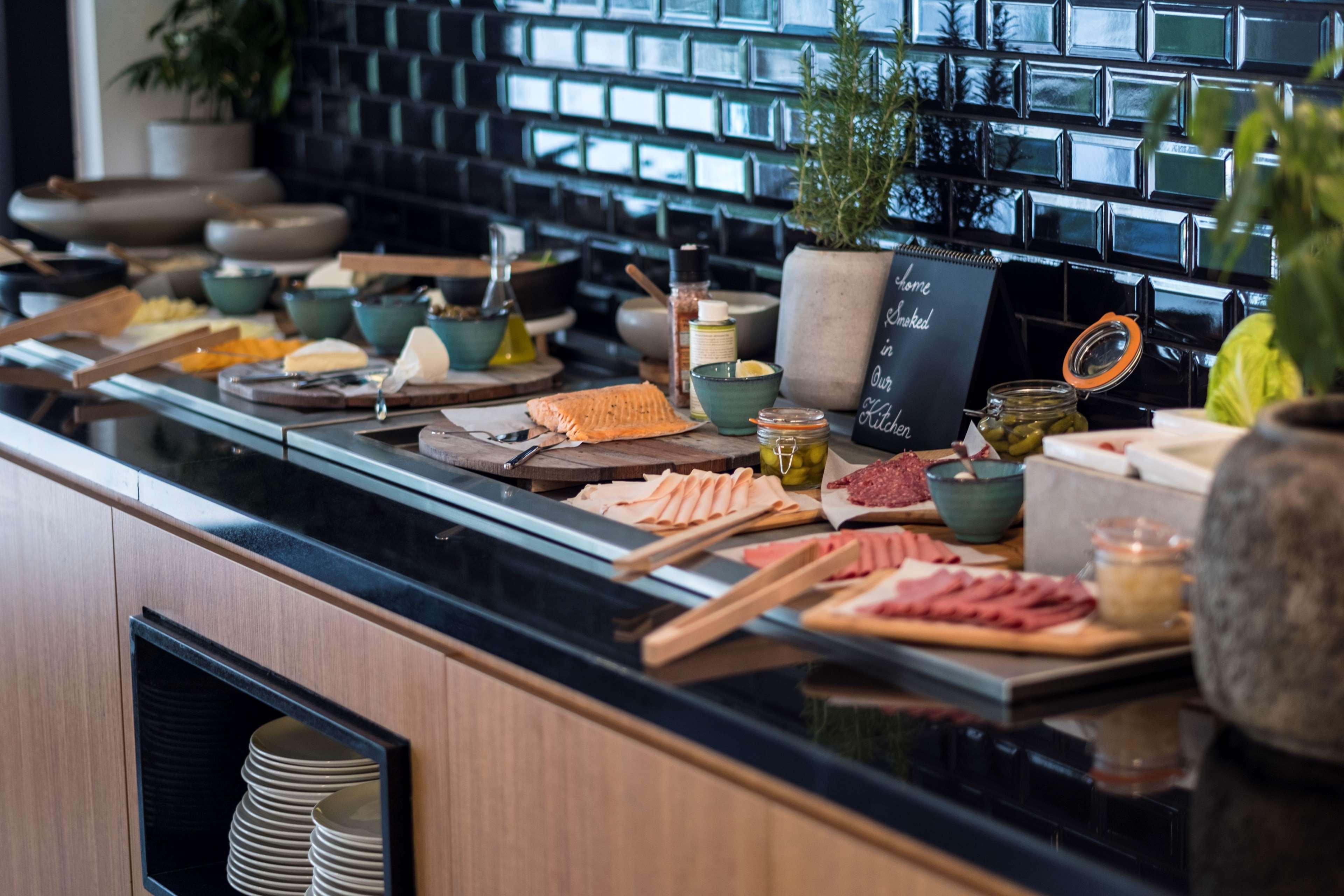 Radisson Blu Hotel, Beirut Verdun Luaran gambar A buffet at a hotel