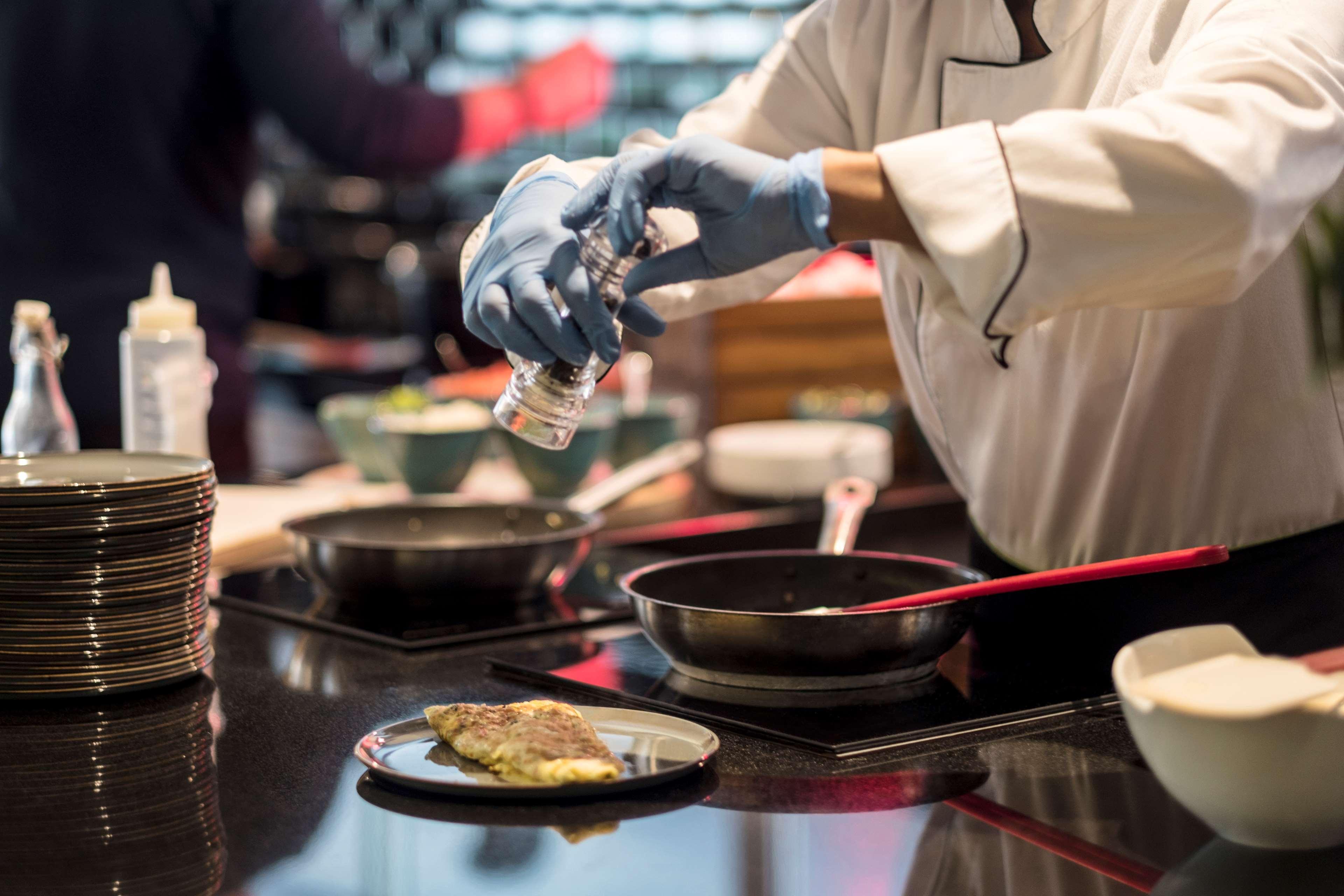 Radisson Blu Hotel, Beirut Verdun Luaran gambar A chef seasoning a dish