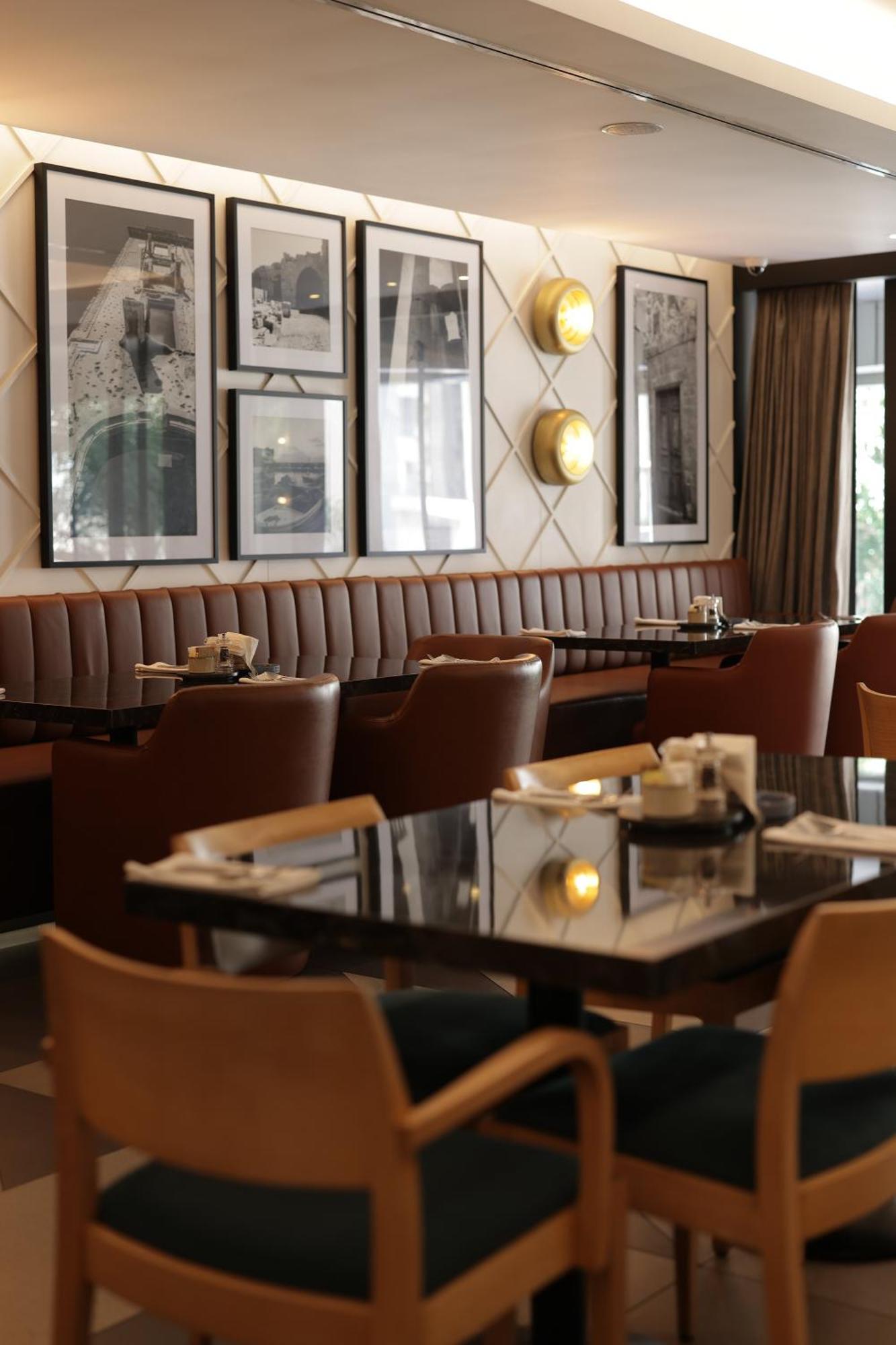 Radisson Blu Hotel, Beirut Verdun Luaran gambar The interior of the restaurant